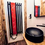 Laura - Luxury Z Jacuzzi